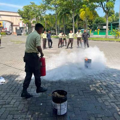 Latihan Gabungan Pemakaian Apar 8